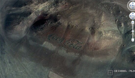 Логотип Coca-Cola в пустыне Чили